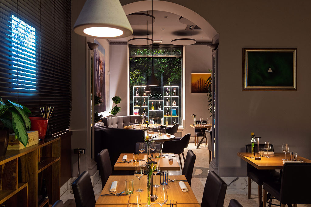 Anna by Borgia, Milano