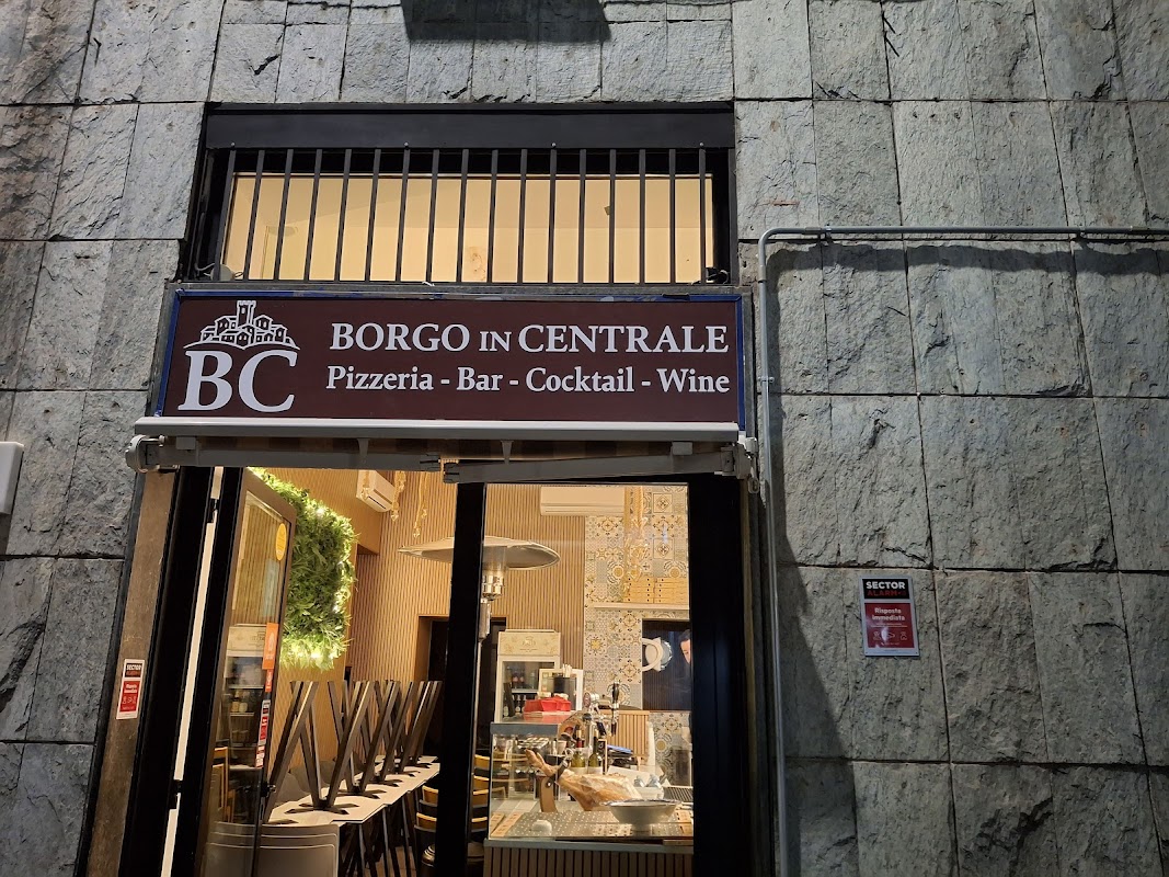 borgo in centrale, Milano