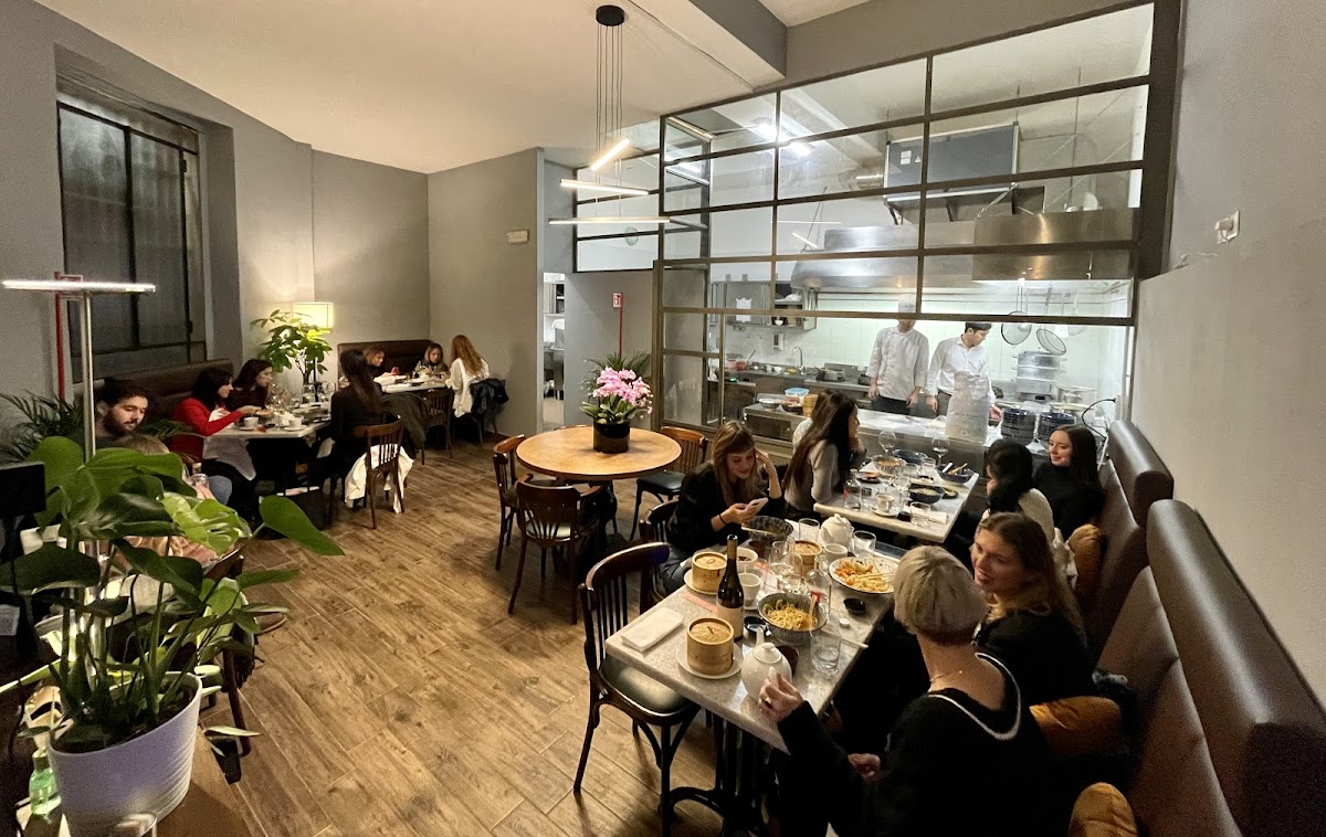 Mani in Noodles, Milano