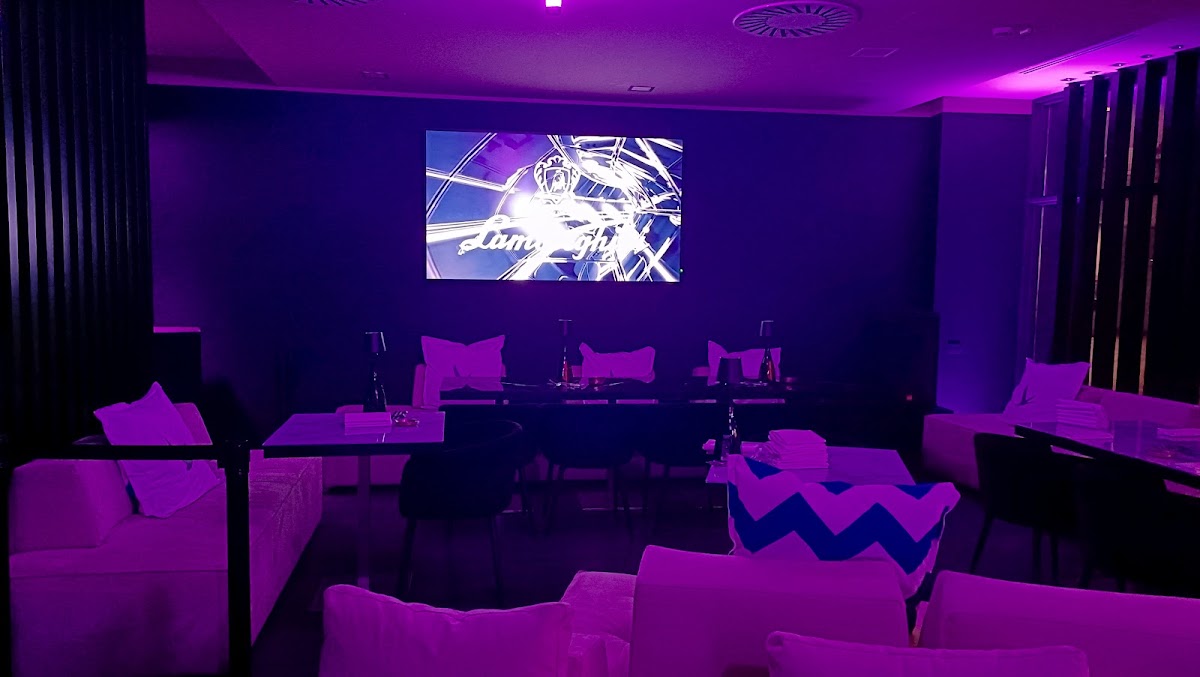 Money Club Milano, Milano